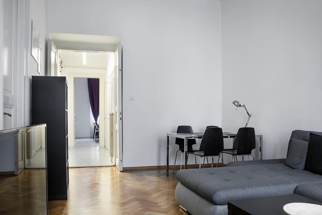 Prince Matyas Apartment Praga Exterior foto